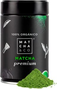 Lata negra de matcha premium con polvo verde brillante y etiqueta '100% orgánico' 61qcst4kynL. AC SL1500