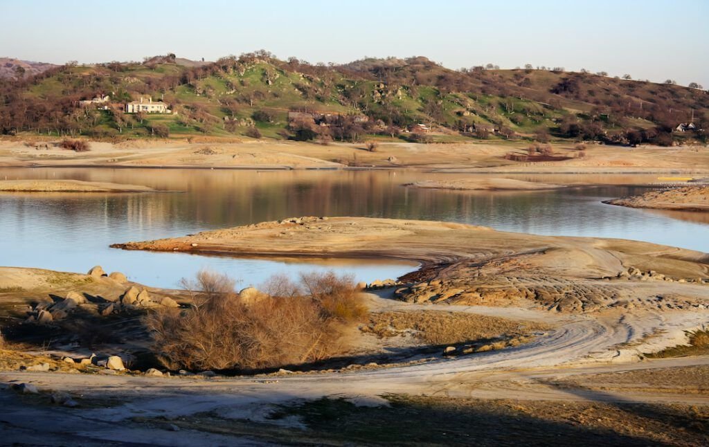 desafios obstaculos conservacion agua politicas regulaciones