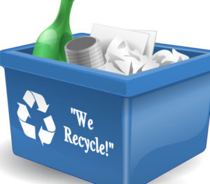 Contenedor azul lleno de botella verde, lata y papel para reciclaje 1